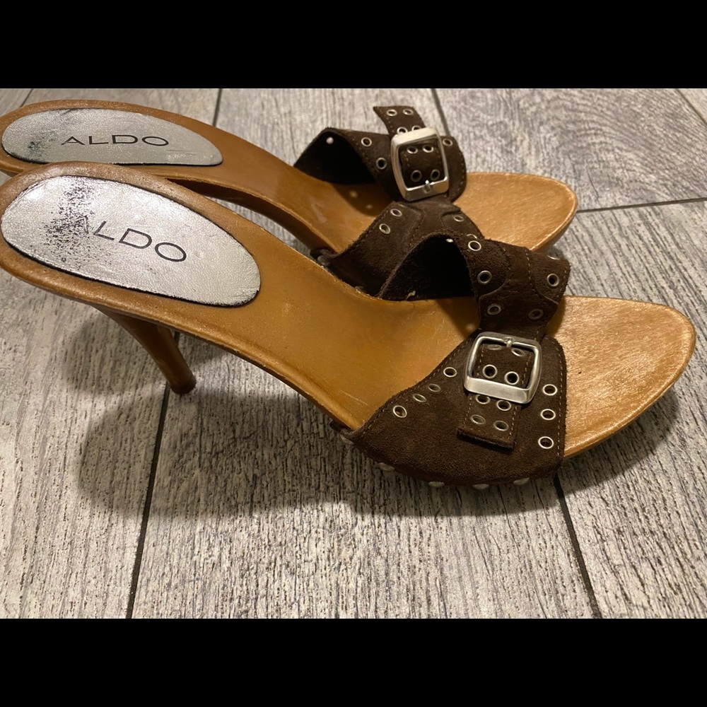 Aldo brown heels with silver accents 
Very sturdy shoe
Looks great on